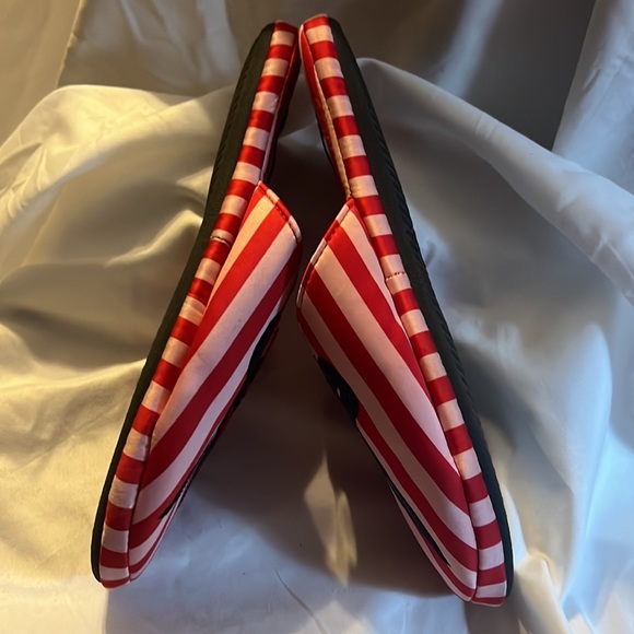 GUC Victoria’s Secret slippers. Size Medium. - Picture 3 of 9